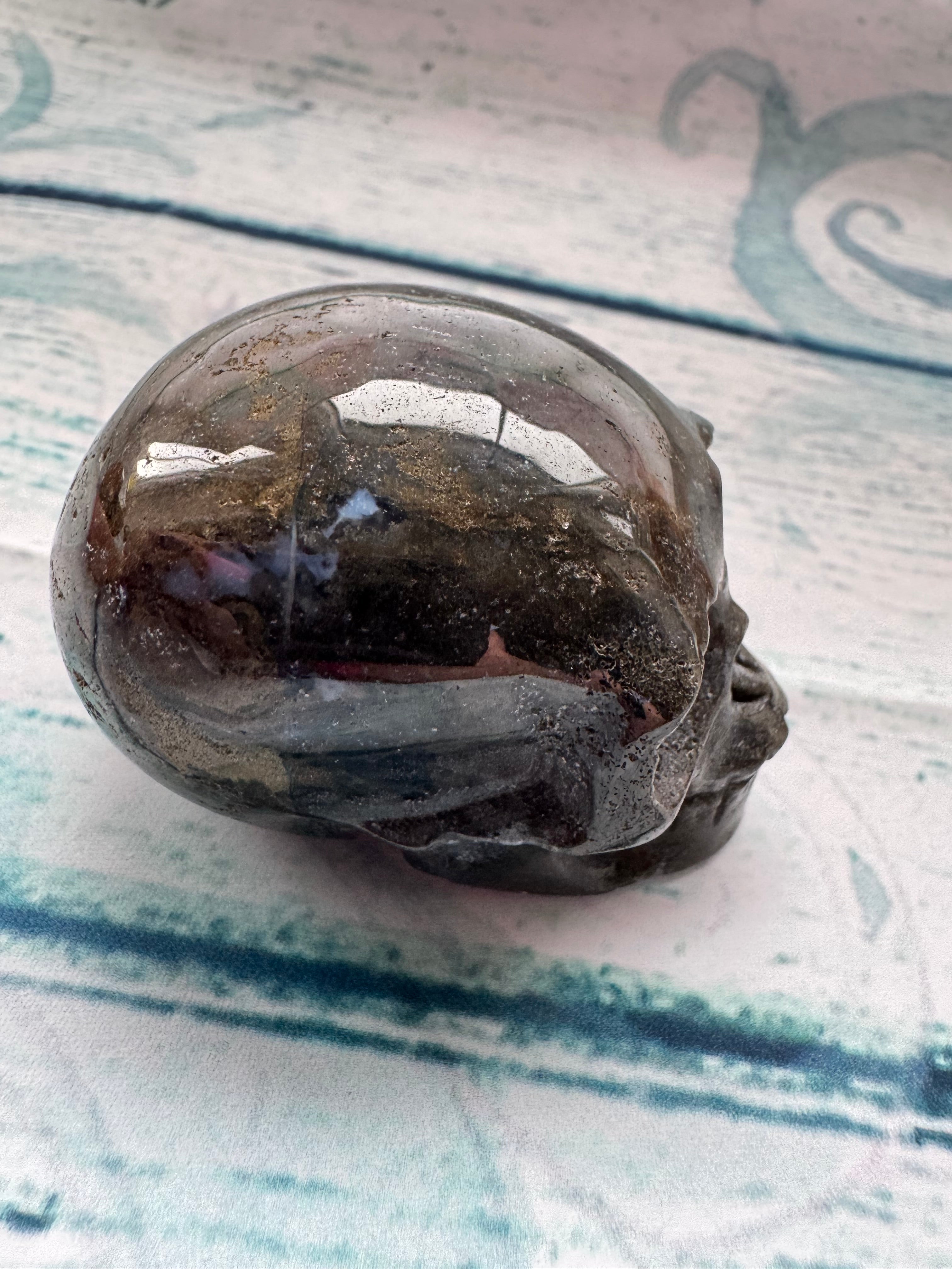 Agate crystal skull