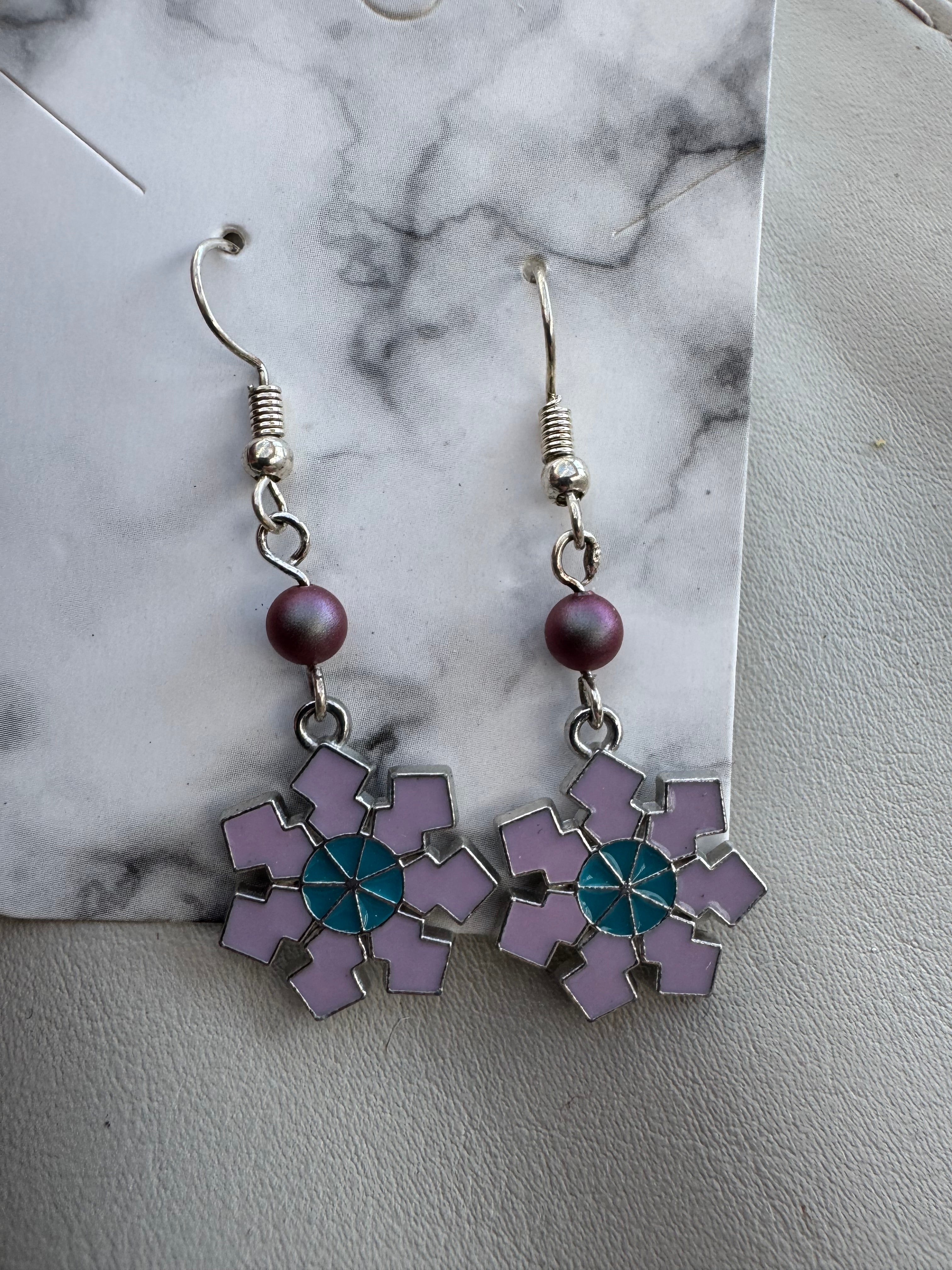 Purple snowflake and shell pearl earrings