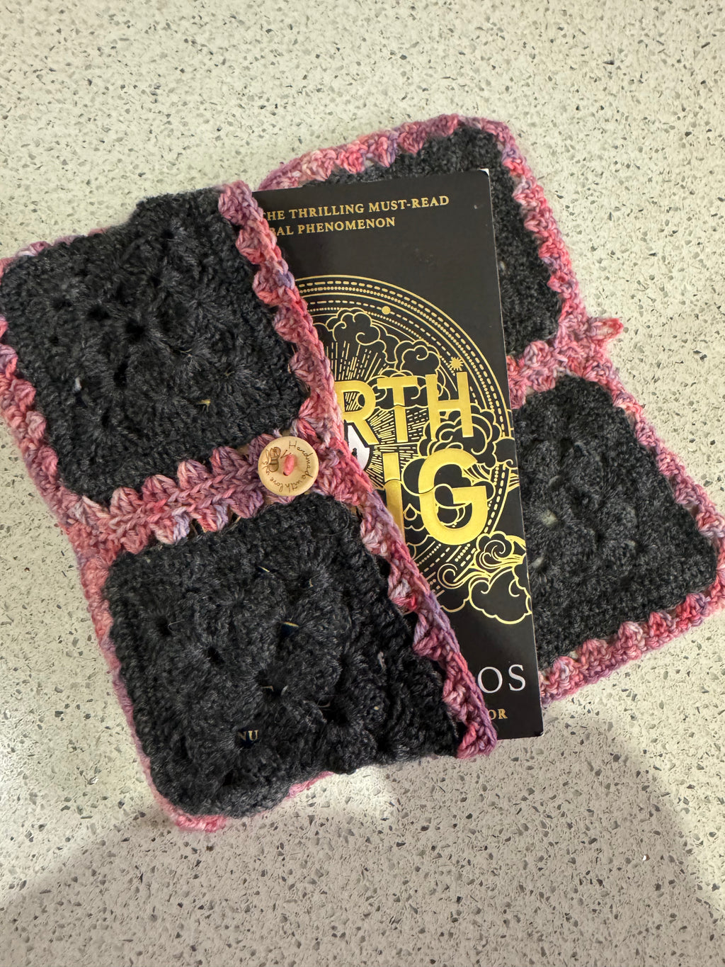 Crochet book cover (book not included)