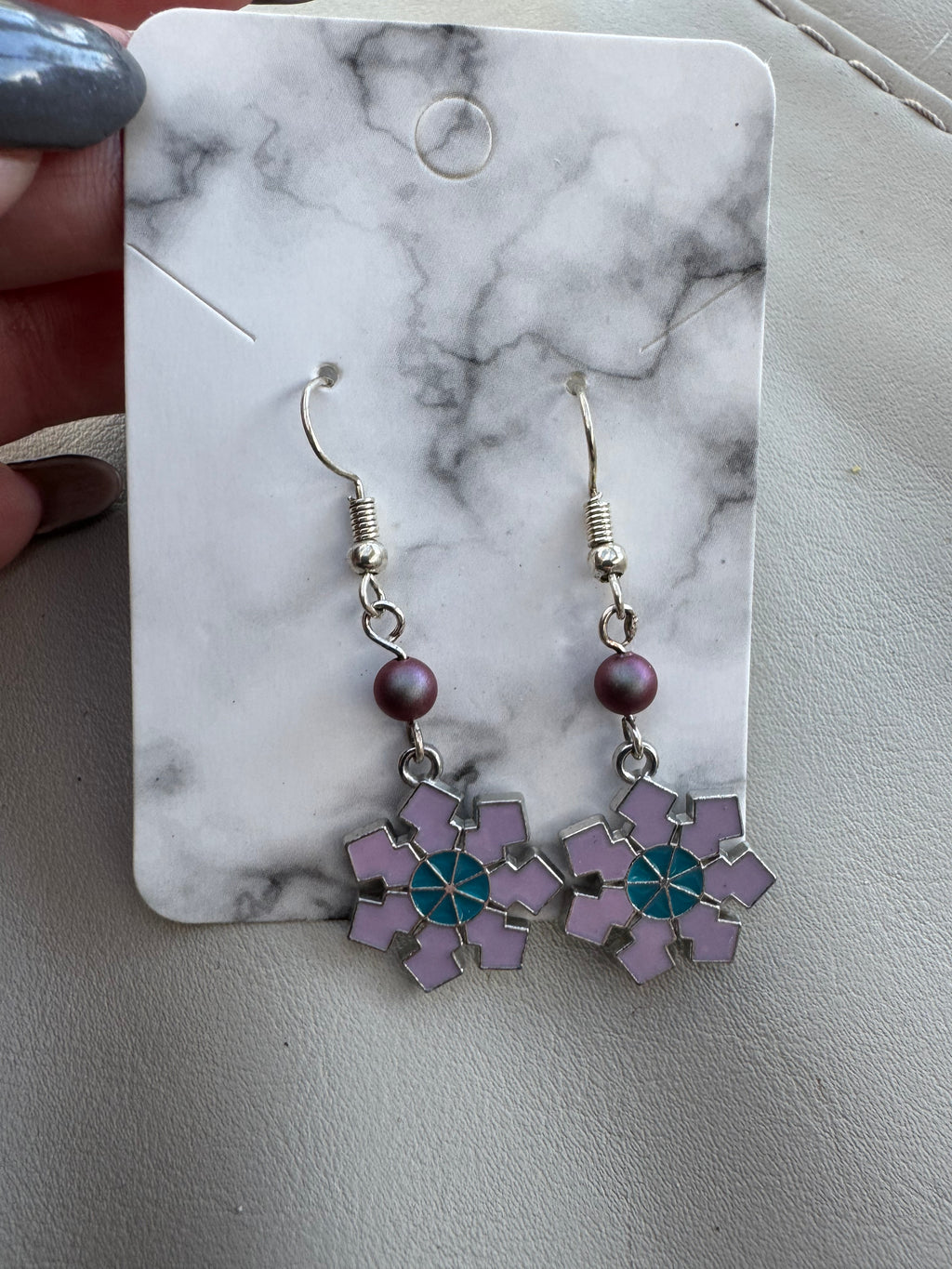 Purple snowflake and shell pearl earrings